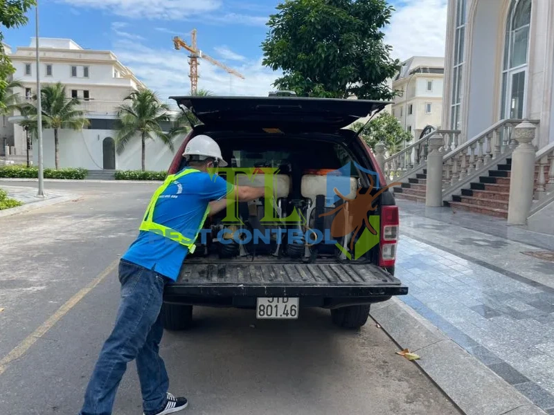phun diệt côn trùng