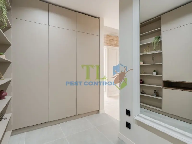  Kiểm tra và bịt kín khe hở của tủ